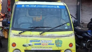 Photo of पूर्व मुख्यमंत्री शिवराज सिंह चौहान के पोस्टर लगे वाहन को एसडीएम के निर्देश पर खाद्य विभाग की अधिकारी ने जांच कर वाहन मालिक के कथन लिये.