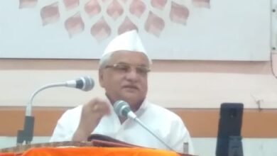 Photo of पर्यूषण पर्वाधिराज के तृतीय दिवस के अवसर पर श्री तारण तरण दिगंबर जैन चैत्यालय में इंदौर से पधारे पंडित डॉ उदय जैन ने आज उत्तम आर्जव धर्म का विवेचन किया।