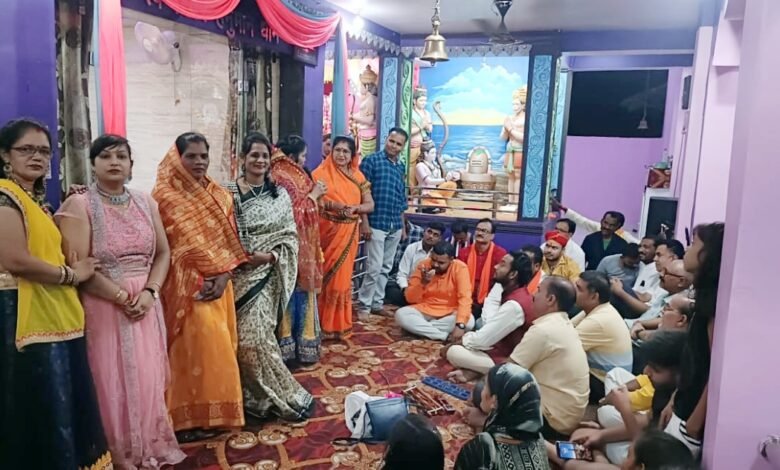 Photo of मातृशक्ति द्वारा रामधुन संकीर्तन एवं शस्त्र पूजन का आयोजन