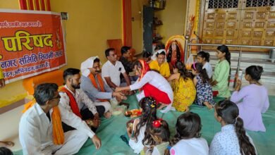 Photo of  विश्व हिंदू परिषद ने सेवा बस्ती में बहनों के बीच राखी बंधवाकर वस्ती वासियों के बीच पर्व मनाया,सम्माननीय समाजसेवी प्रवीण प्राणिकर हुऐ शामिल.