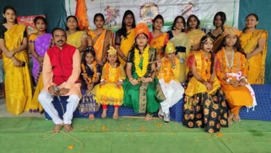 Photo of श्री कृष्ण जन्माष्टमी के साथ रानी अवंती बाई लोधी का जन्मोत्सव मनाया गया।मटकी फोड़ प्रतियोगिता का आयोजन हुआ।श्री राधा कृष्ण एवं रानी अवन्ती बाई की आकर्षक झाँकी प्रस्तुत की गई।