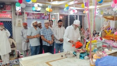 Photo of भगवान श्री झूलेलाल के 25 वें चालीहा महोत्सव में पहुंचे विहिप पदाधिकारी,भगवा चोला ओढ़ाकर भगवान श्री झूलेलाल का आशीर्वाद किया प्राप्त. 