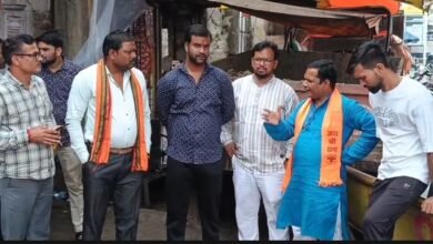 Photo of पहले अवैध अतिक्रमण मजारों के हटाए फिर मंदिरों को हाथ लगाए प्रशासन – जितेंद्र सिंह चौहान, रेलवे स्टेशन स्थित हनुमान मंदिर को विस्थापित करने का विश्व हिंदू परिषद ने किया कड़ा विरोध. 