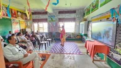 Photo of नर्मदापुरम में प्रोजेक्टर से दी डिजिटल शिक्षा की जानकारी.