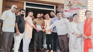 Photo of विश्व हिंदू परिषद बजरंग दल ने एसडीएम को सौंपा ज्ञापन दी चेतावनी बोर्ड हटाएं,सैकड़ों की संख्या में उपस्थित हुआ हिंदू समाज,पीपल में ब्रह्मा का वास हो संरक्षण,राजनैतिक दबाव में कार्य न करे प्रशासन, मांगे न मानने पर होगा चरणबद्ध आंदोलन  