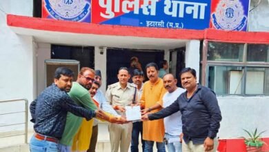 Photo of नवरात्रि गरबा महोत्सव में गैर-हिंदुओं की एंट्री पर लगेगा प्रतिबंध: “राष्ट्रीय बजरंग दल”  हिंदू पदाधिकारी रहेंगे तैनात, थाना प्रभारी को ज्ञापन दिया.