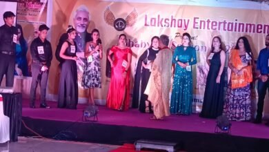 Photo of भारतीय संस्कृति से परिपूर्ण परिधान एवं संगीत पर किया मॉडल ने रैंप वॉक,लक्ष्य एंटरटेनमेंट द्वारा आयोजित फैशन शो “सभ्यता सीजन – 2” मे बिखेरा फैशन का जलवा, LKG कॉलोनी स्थित “नमक रेस्टोरेंट” में हुआ बेहतरीन कार्यक्रम..