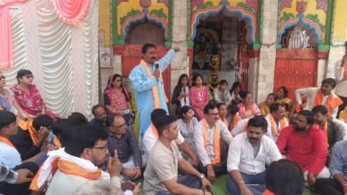 Photo of सकल हिन्दू समाज द्वारा प्रशासन के विरुद्ध सांकेतिक धरना प्रदर्शन सफलतापूर्वक सम्पन्न.