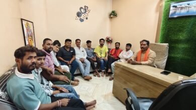 Photo of दशहरा पर्व पर होगा 61 फिट ऊंचे विशालकाय रावण का दहन। 1 = दशहरा उत्सव समिति की बैठक में कार्ययोजना बनी।