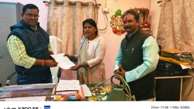 Photo of वार्डवासियों के पट्टो को लेकर वार्ड नंबर 13 पार्षद डॉ किरण राठौर द्वारा दिया गया ज्ञापन।