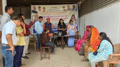 Photo of संकल्प से समाधान अभियान अंतर्गत वार्ड 13 में शिविर लगाकर हितग्राहियों को दिलाया लाभ।