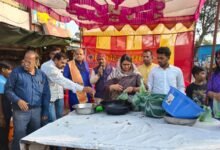 Photo of विश्व हिंदू परिषद ने महाशिवरात्रि पर्व के उपलक्ष में 2100 परिवार को निशुल्क पूजन सामग्री का वितरण किया.