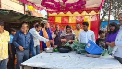 Photo of विश्व हिंदू परिषद ने महाशिवरात्रि पर्व के उपलक्ष में 2100 परिवार को निशुल्क पूजन सामग्री का वितरण किया.
