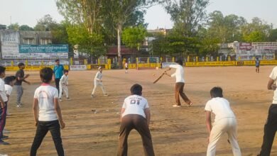 Photo of लक्ष्य क्रिकेट क्लब द्वारा निशुल्क क्रिकेट प्रशिक्षण के पांचवें दिवस प्रशिक्षु क्रिकेटरों ने लिए क्रिकेट के टिप्स — इटारसी के मिनी गांधी स्टेडियम में चल रहा है क्रिकेट प्रशिक्षण का 30 दिवसीय शिविर.