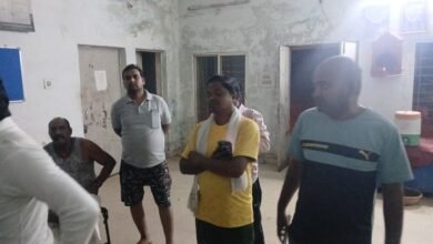 Photo of इटारसी में शनिवार को दोपहर के 2:00 तक कटौती, मेंटेनेंस उसके बाद भी  बिजली बंद चालू होती रही यह कैसा मेंटेनेंस ? वार्ड क्रमांक 25 में  एक फेस की बिजली हुई बंद, वार्ड वासी हुए परेशान शाम 6:00 बजे से बंद रात के 11:30 तक भी बिजली नदारत,