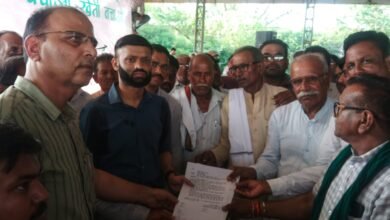 Photo of क्रांतिकारी किसान मजदूर संगठन जिला नर्मदापुरम द्वारा विशाल ट्रैक्टर रैली एवं धरना प्रदर्शन गुप्ता ग्राउंड नर्मदापुरम में संपन्न हुआ, हजारों किसान अपने ट्रैक्टर और हार्वेस्टर लेकर रैली में शामिल हुए.
