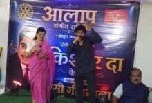 Photo of किशोर दा के नगमे “तेरे बिना जिंदगी से कोई शिकवा तो नहीं ” ने किशोर दा की याद ताजा की, किशोर कुमार की जयंती पर हुई “म्यूजिकल नाइट” स्थानीय गायको ने बांधा समां