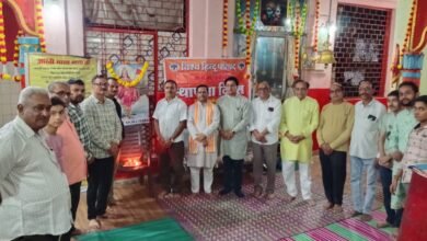 Photo of विहिप का स्थापना दिवस कार्यक्रम प्रखण्ड इटारसी में भारत माता की आरती के साथ संपन्न      हिंदू समाज की शक्ति हमारे मानबिंदु,परंपरा एवं एकता – जितेंद्र चौहान. 
